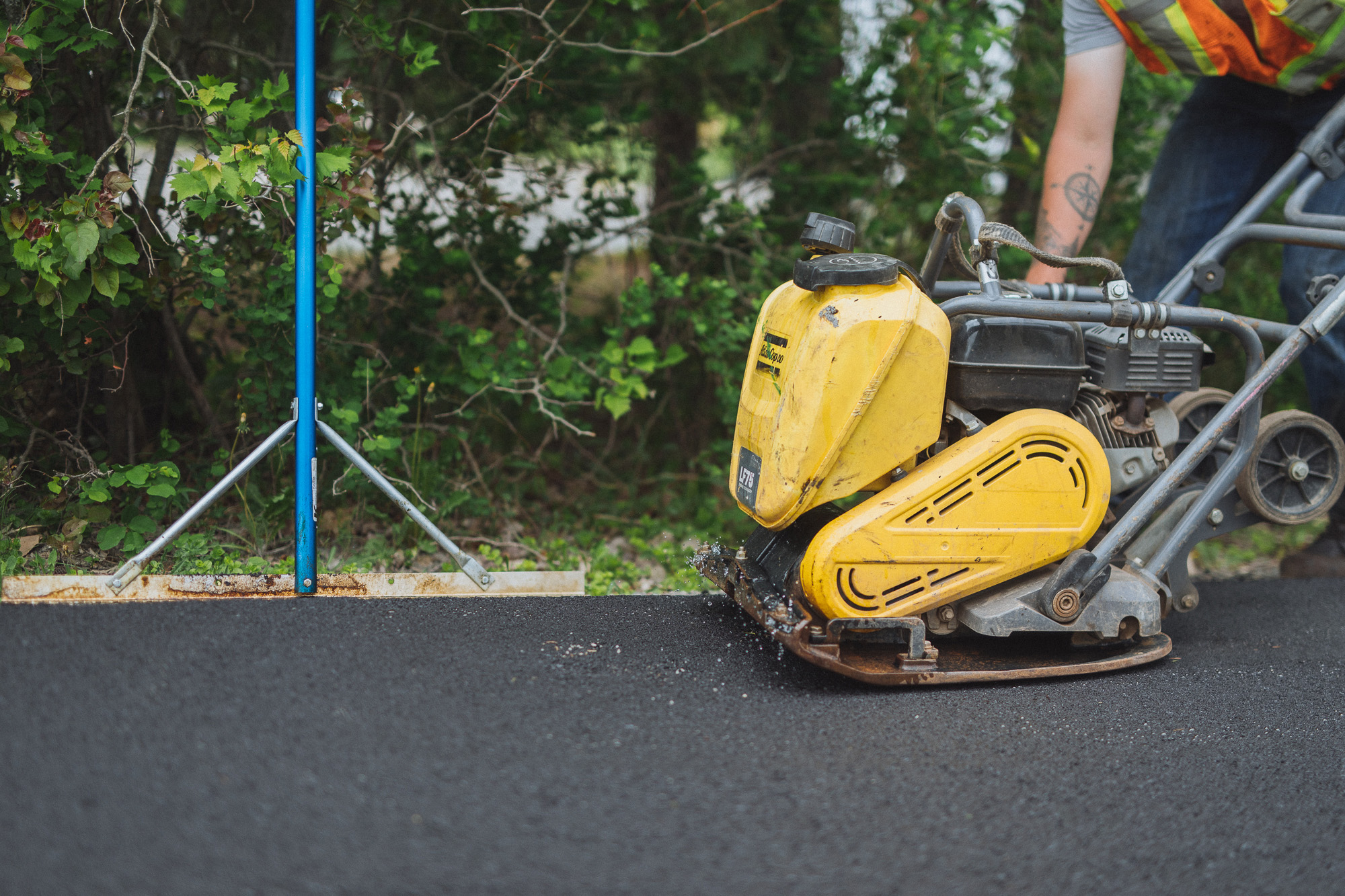 Compressing the asphalt